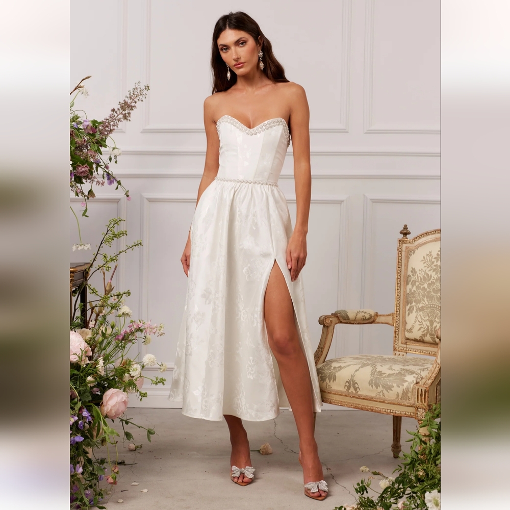 V. Chapman Strapless White Sweetheart Midi Dress with Side Slit